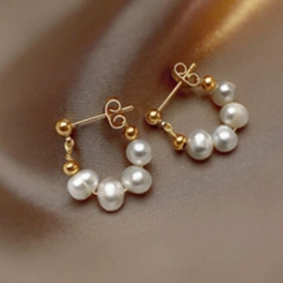 S925 Silver Needle Elegant Pearl Hoop unique design trendy earrings - Picture 1 of 3